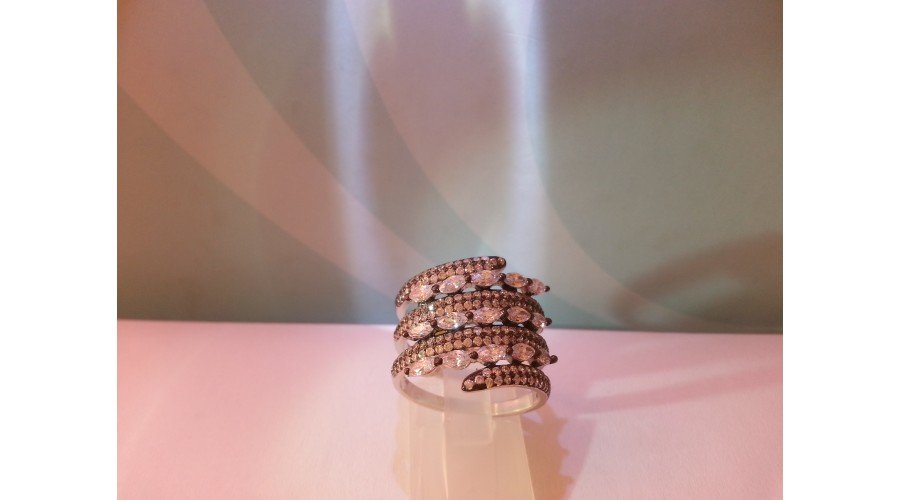 Спираловидният сребърен пръстен