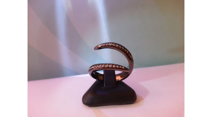 Тъмният сребърен пръстен