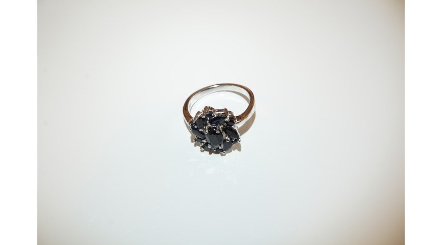 Сребърен пръстен с естествен сапфир